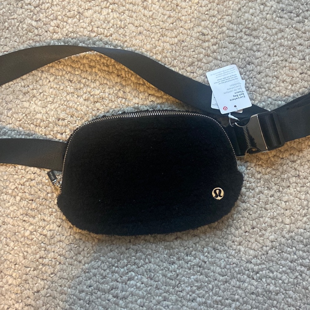 Lululemon Everywhere Fleece Belt Bag